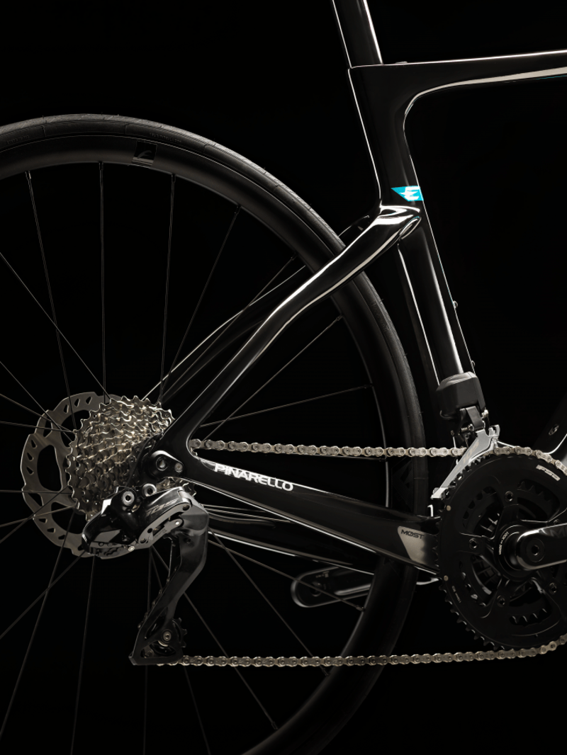 Pinarello NYTRO E5 Road e-Bike with Shimano 105 Di2 : BRILLIANT BLACK-4