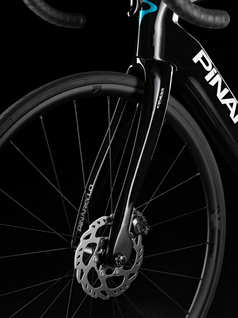 Pinarello NYTRO E5 Road e-Bike with Shimano 105 Di2 : BRILLIANT BLACK-6