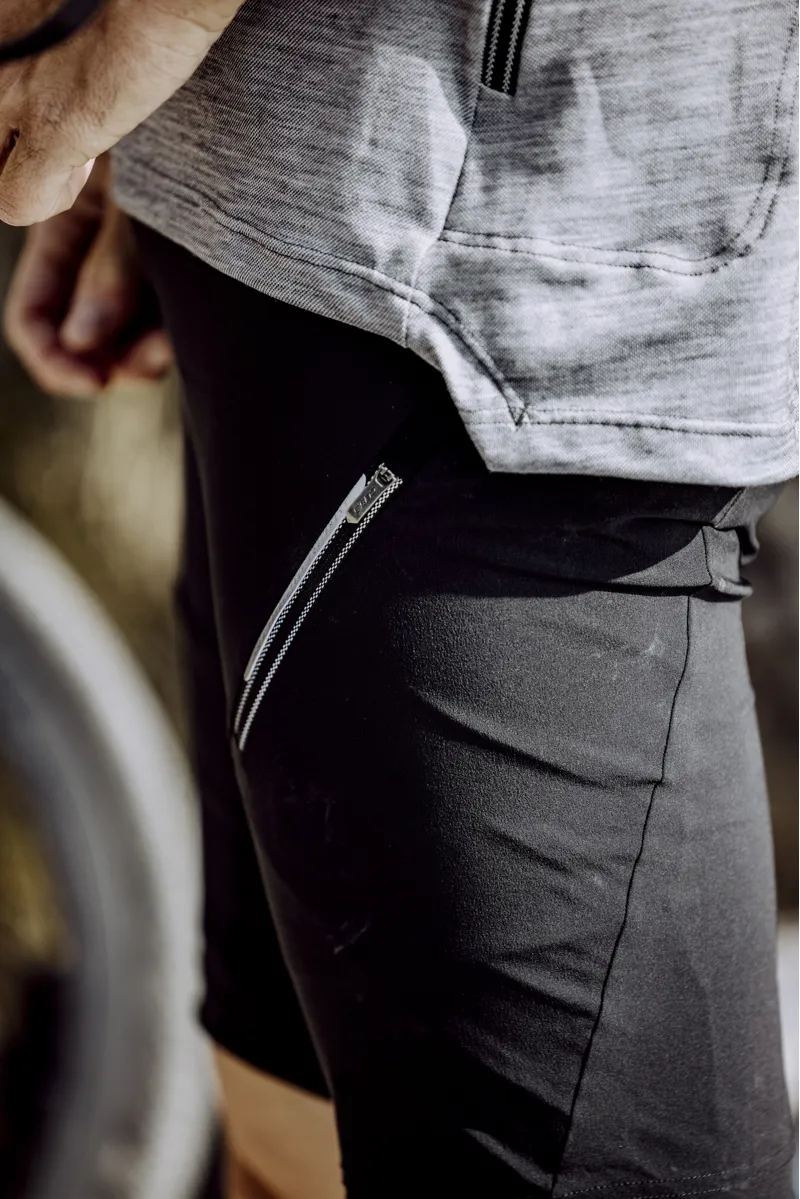 Q36.5 Baggy Shorts Adventure : Gravel Shorts : BLACK-2