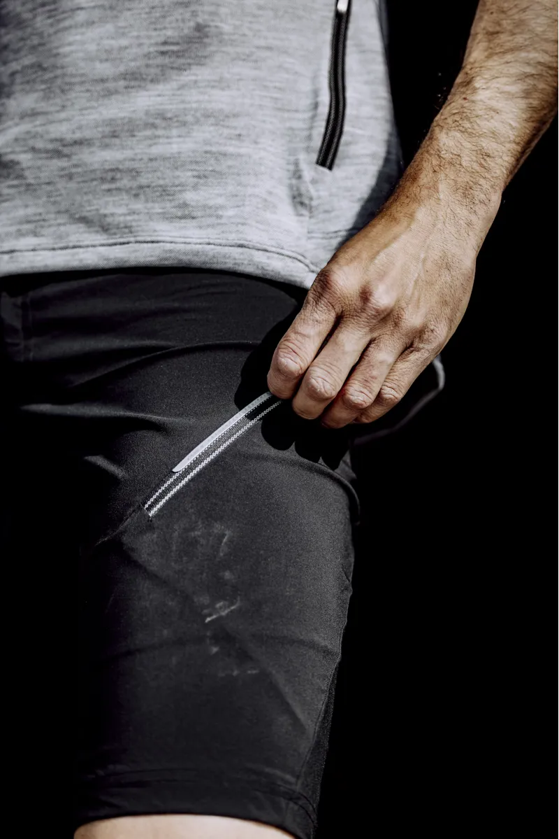 Q36.5 Baggy Shorts Adventure : Gravel Shorts : BLACK-4