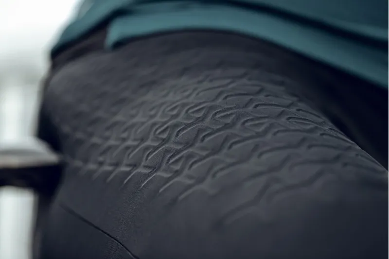 Q36.5 Gregarius GRID SKIN Bib Shorts : BLACK-8