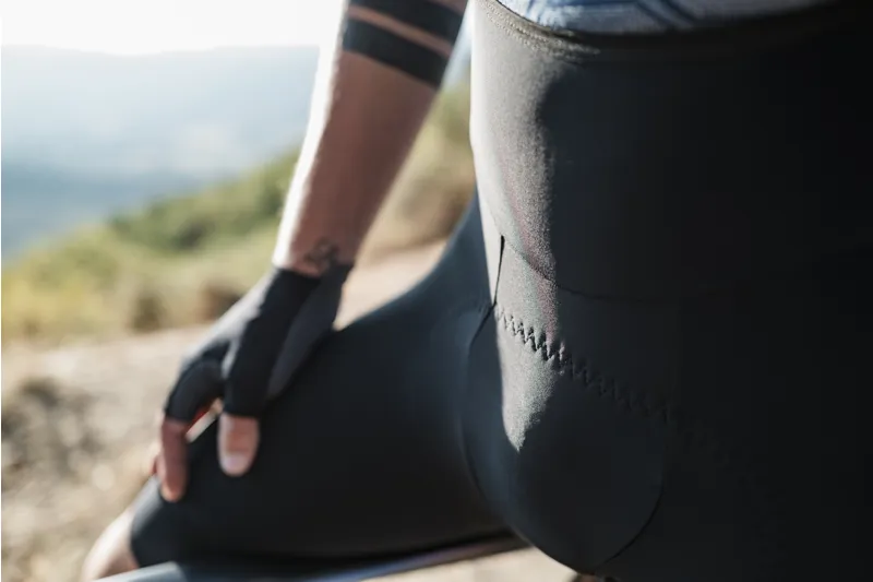 Q36.5 Gregarius ESSENTIAL Bib Shorts : Black-6