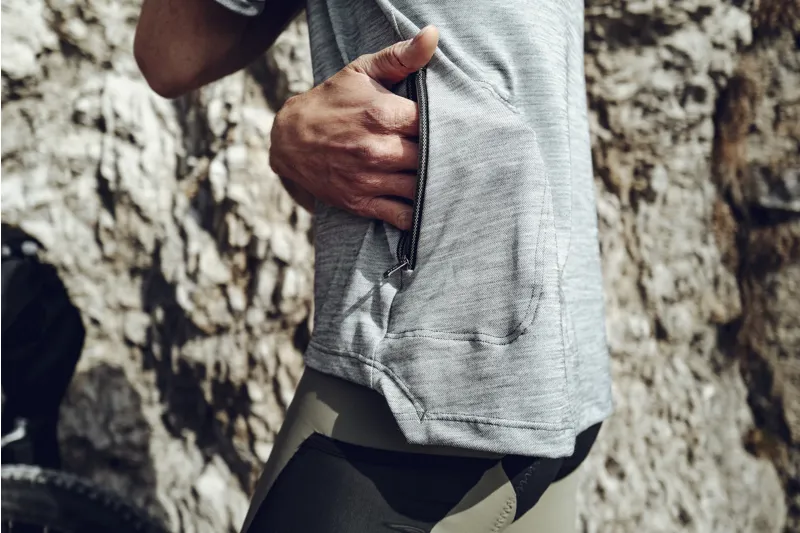 Q36.5 Adventure Tech T-Shirt : Anthracite Grey-3