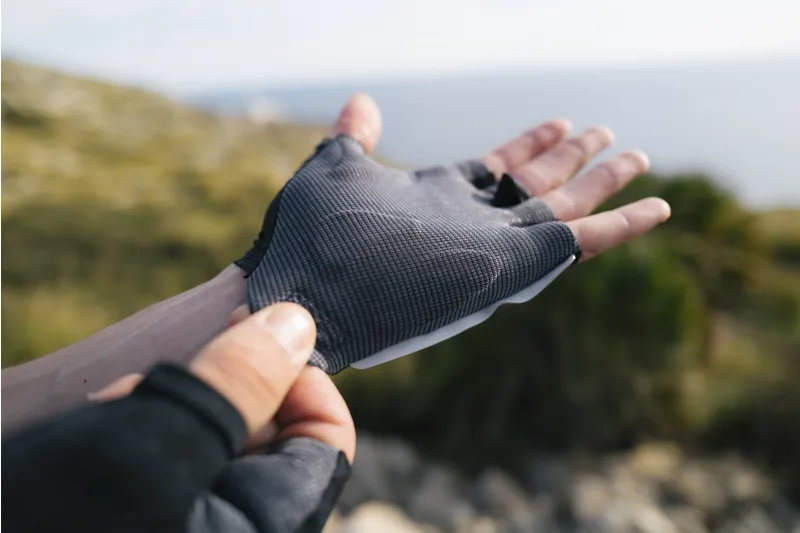 Q36.5 Dottore CLIMA Summer Gloves : BLACK-2