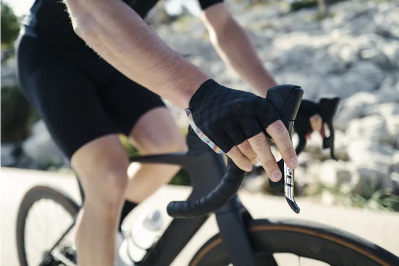 Q36.5 Dottore CLIMA Summer Gloves : BLACK-4