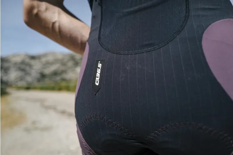 Q36.5 Adventure Cargo Bib Shorts : LANGHE RED-4