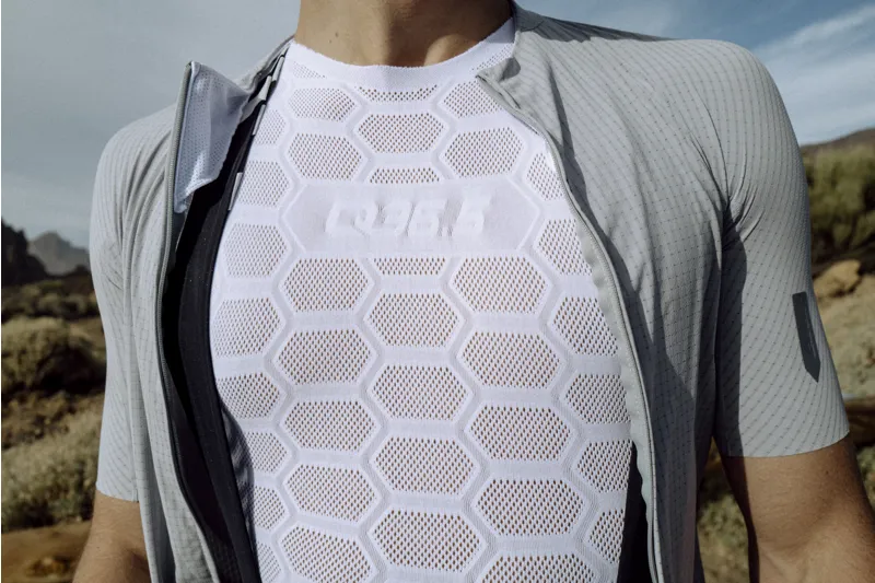 Q36.5 Base Layer 1 : Sleeveless : White-11