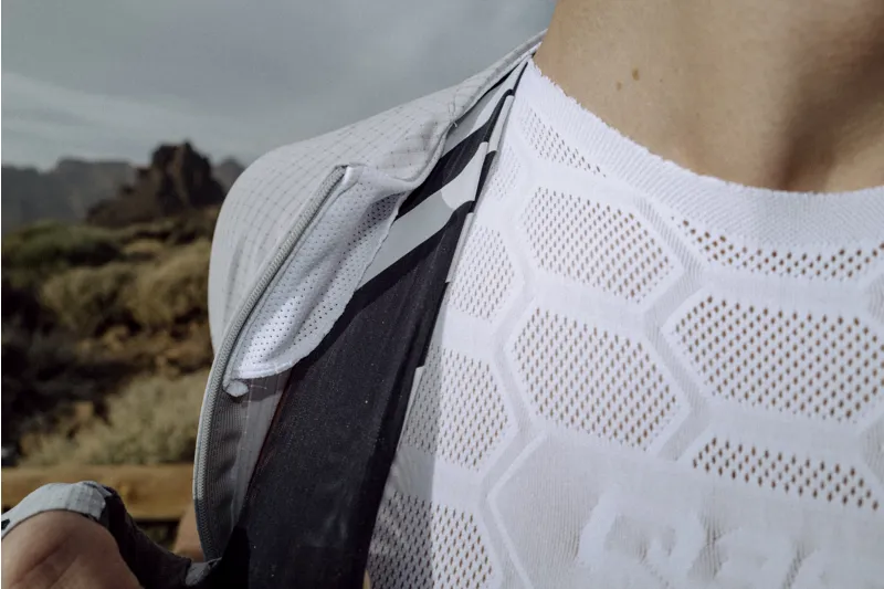 Q36.5 Base Layer 1 : Sleeveless : White-6