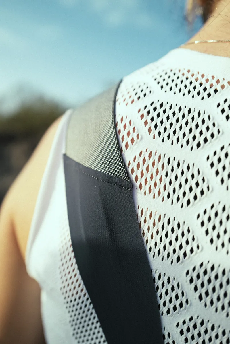 Q36.5 Base Layer 1 : Sleeveless : White-9