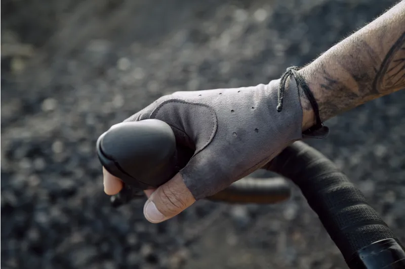 Q36.5 Adventure Summer Gloves : GREY-2