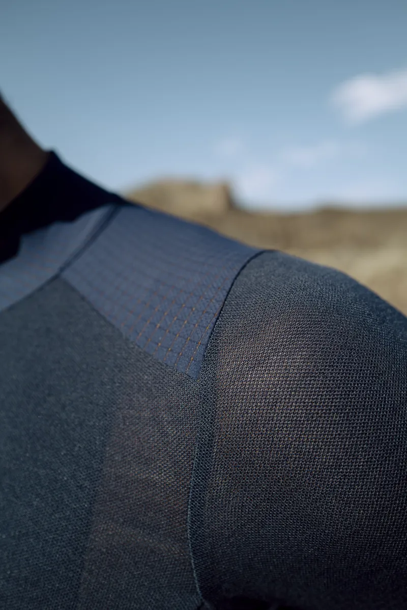 Q36.5 ADVENTURE Jersey : NAVY BLUE-5