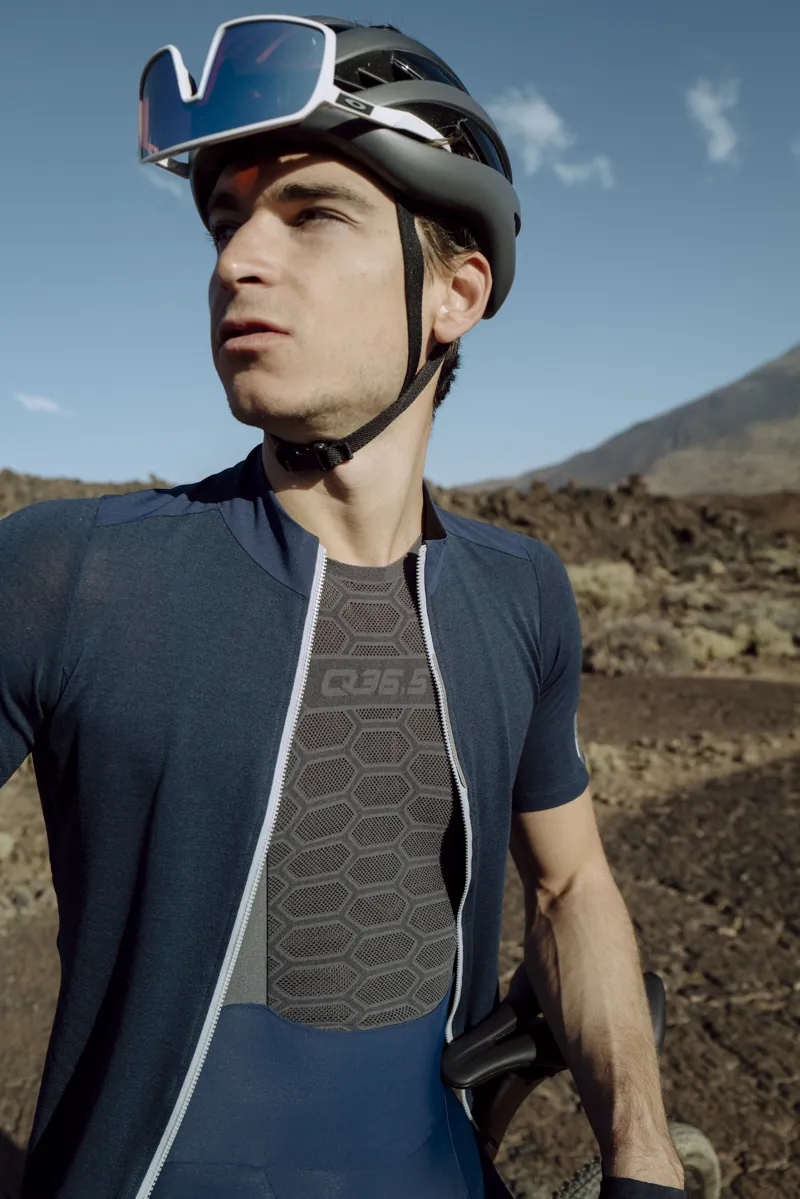 Q36.5 Base Layer 1 : Sleeveless : Anthracite-5