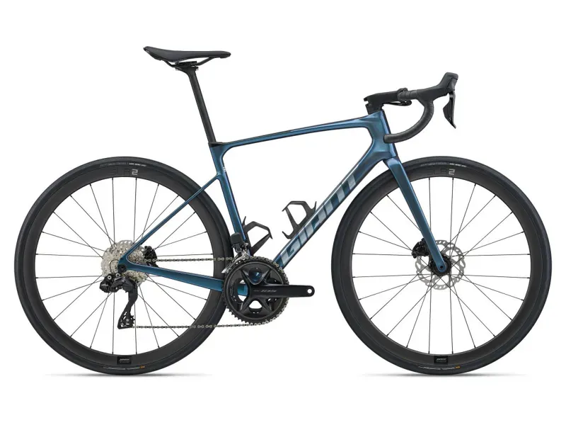 Giant Defy Advanced 0 with Carbon Wheels and 105 Di2 in Blue Twilight