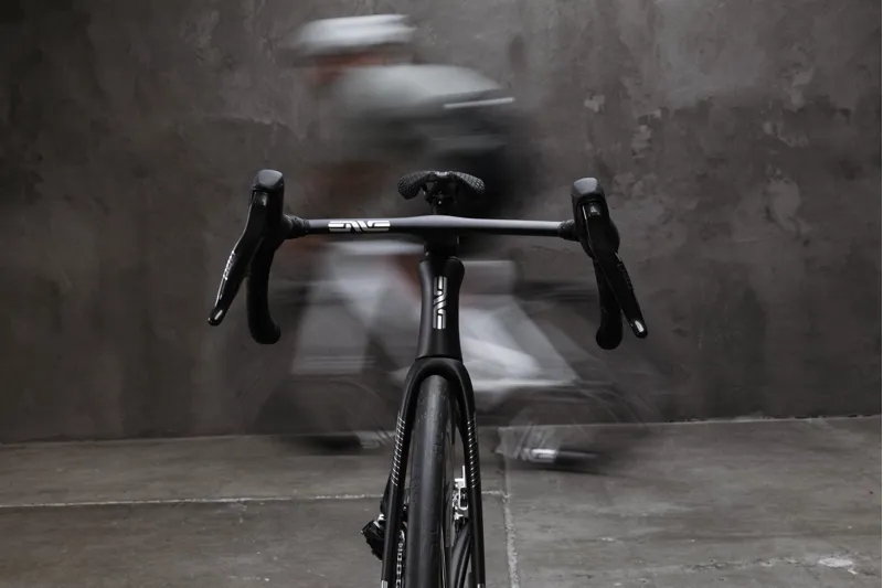 Enve Melee V2 : The lightweight Aero Race Frameset