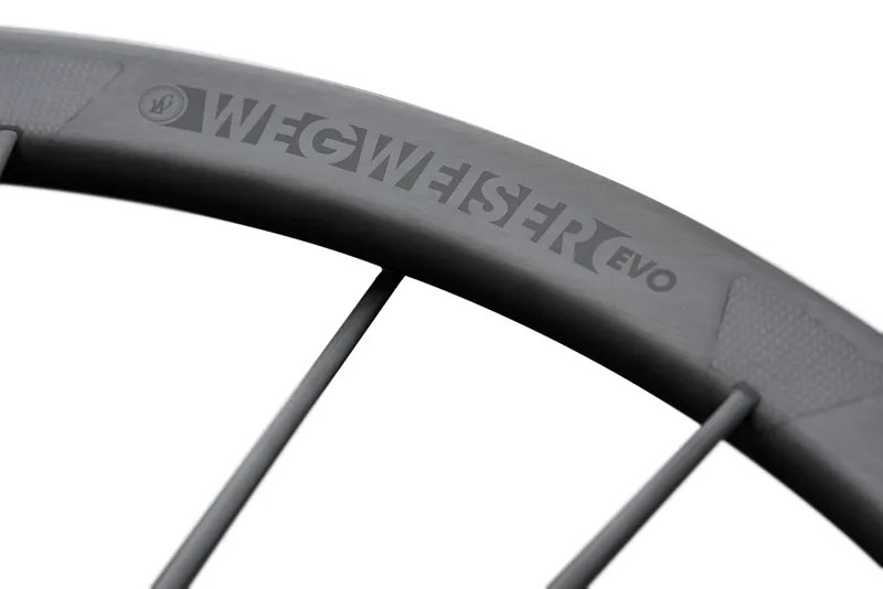 Lightweight Wegweiser EVO Tubeless Carbon Clincher DISC Wheels-3