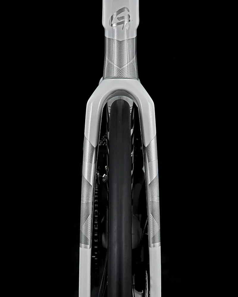 GUSTO GTR : MAX : Pearl White-7