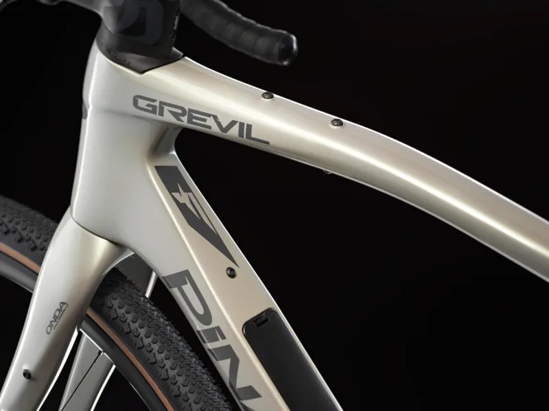 Pinarello Grevil F1 : Shimano GRX610 2x11 : Comet Silver-3