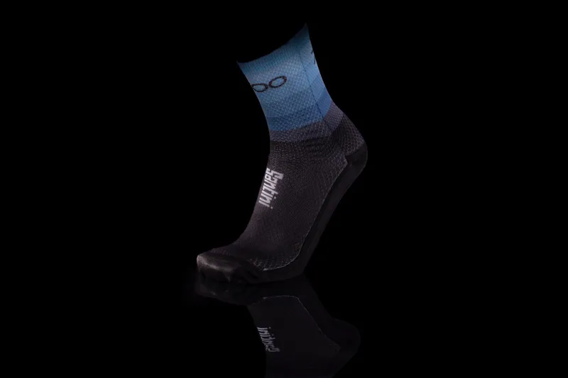 700 GRADIENT Socks : Black / Blue