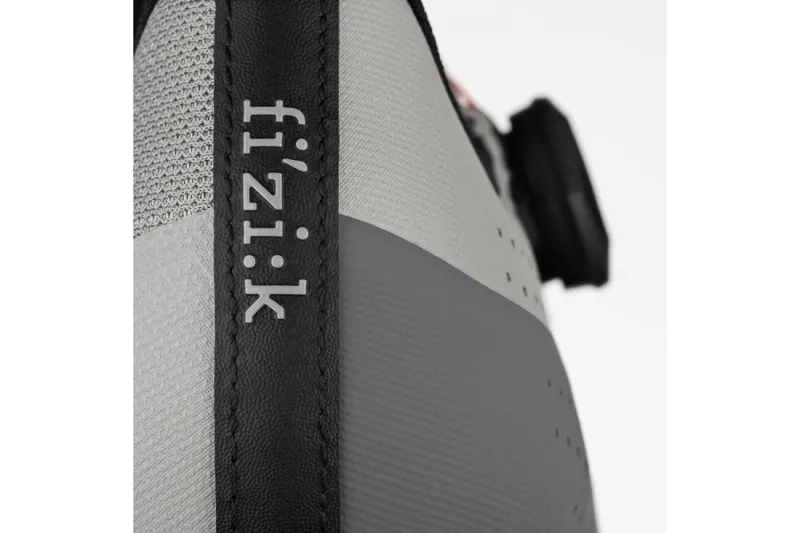 Fizik R4 Tempo Overcurve Road Cycling Shoes : WIDE FIT : Grey / Red-3