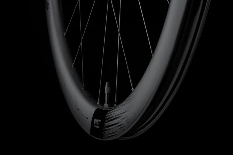 FFWD RYOT 44 Tubeless Ready Carbon Disc Wheelset : DT350 Hubs-5