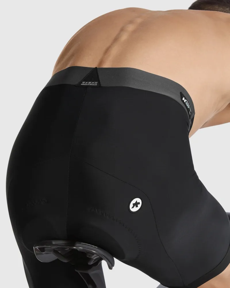 Assos MILLE GT Half Shorts C2 : Black Series-7