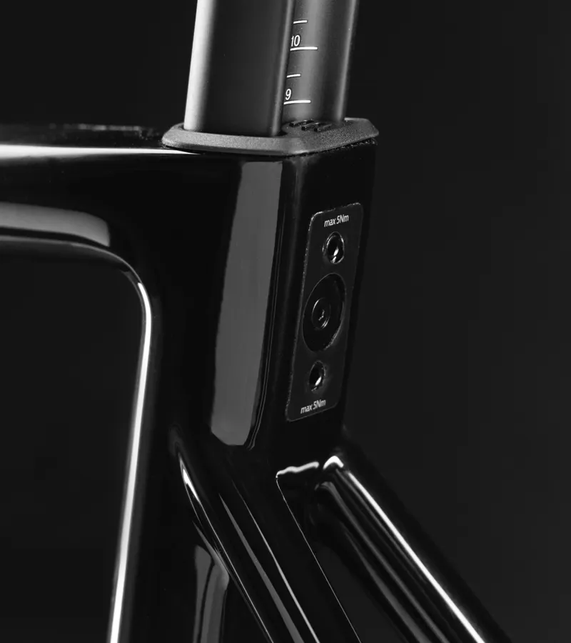 2023 Basso Diamante Disc Ultegra Di2 Road Bike : Candy Red Fade-4