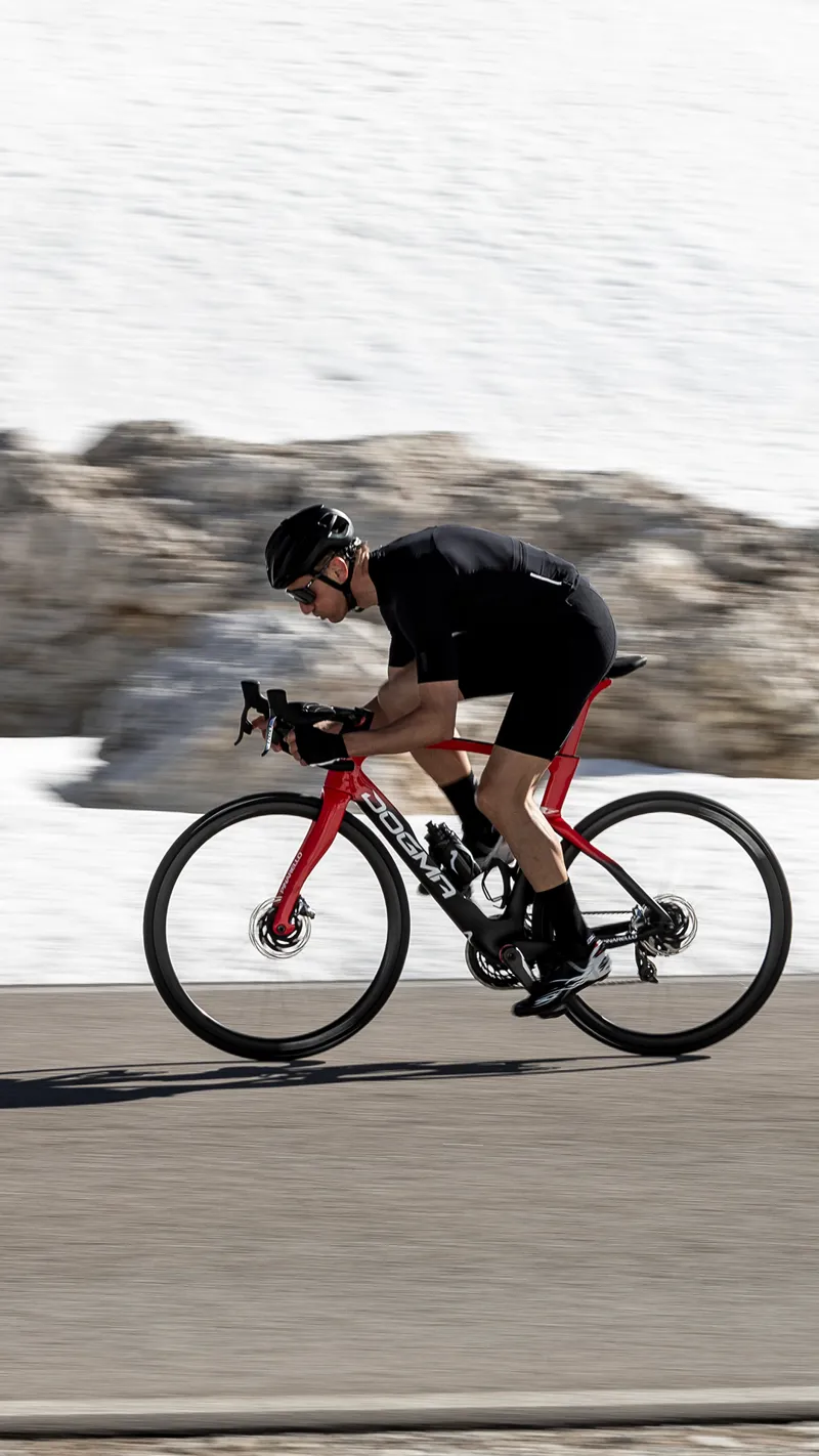 2022 DOGMA F Disc Road Bike DURA ACE Di2 : C36/C50 : 611 ERUPTION RED-9