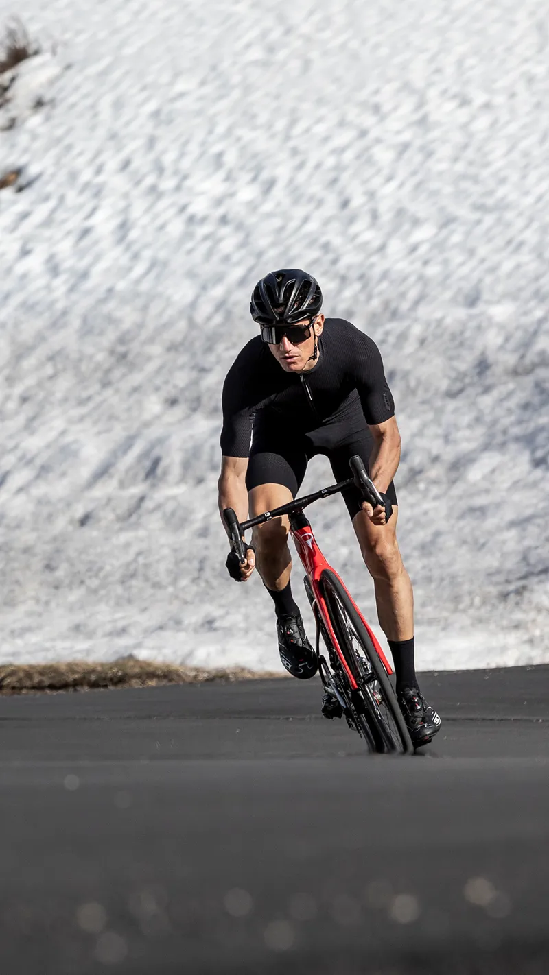 2022 DOGMA F Disc Road Bike DURA ACE Di2 : C36/C50 : 611 ERUPTION RED-10