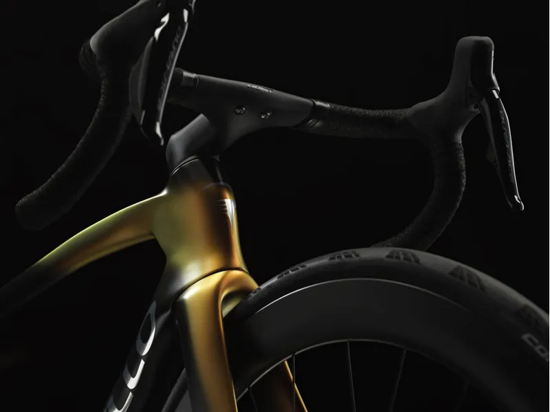 2025 Pinarello DOGMA F Frame Kit : Luxter Red - Gold-4