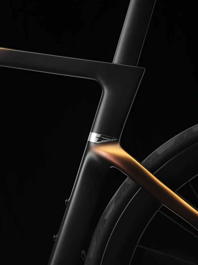 2025 Pinarello DOGMA F Frame Kit : Luxter Red - Gold-7