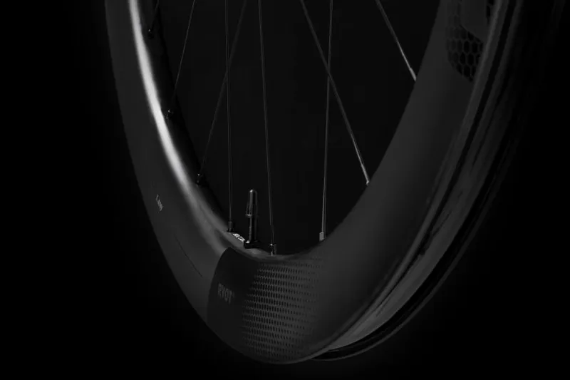 FFWD RYOT 55 Tubeless Ready Carbon Disc Aero Wheelset : DT240 EXP Hubs-3