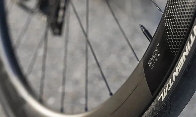 FFWD RYOT 55 Tubeless Ready Carbon Disc Aero Wheelset : DT240 EXP Hubs-6