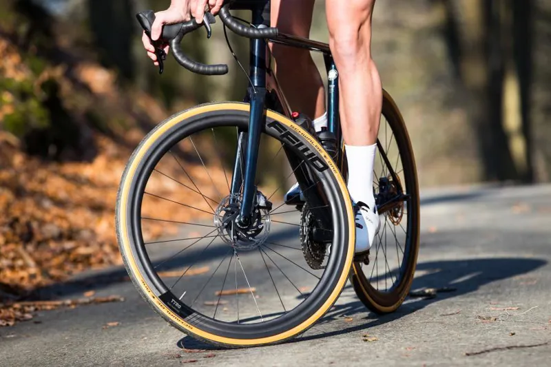 FFWD TYRO Tubeless Ready Carbon Clincher Disc Wheelset-5