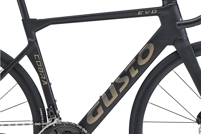 GUSTO Cobra EVO : ELITE ULTRA Carbon Road Bike in Black