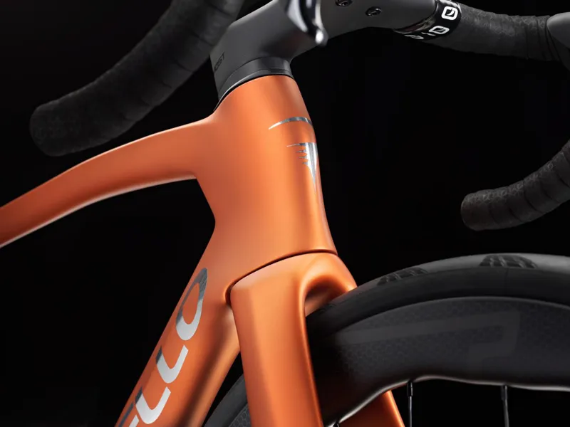 2026 Pinarello DOGMA F Bike : Sram Red + DT Swiss 1400 : Luxter Amber-4