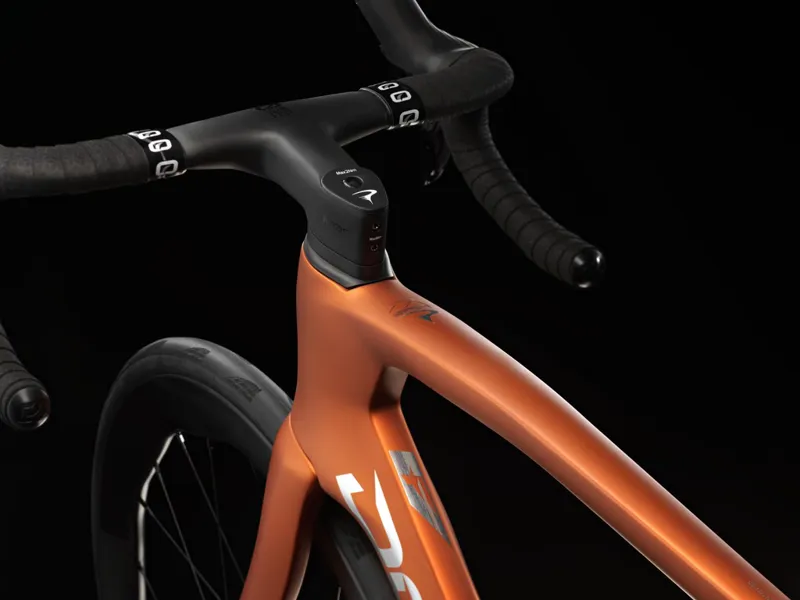 2026 Pinarello DOGMA F Bike : Sram Red + DT Swiss 1400 : Luxter Amber-7