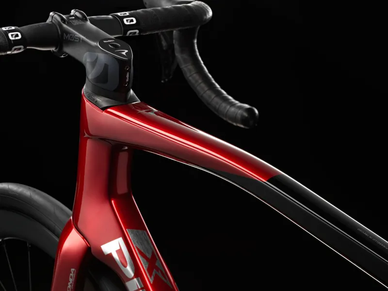 Pinarello X5 with Shimano 105 Di2 and MOST Carbon UF45 : STARRY RED-9