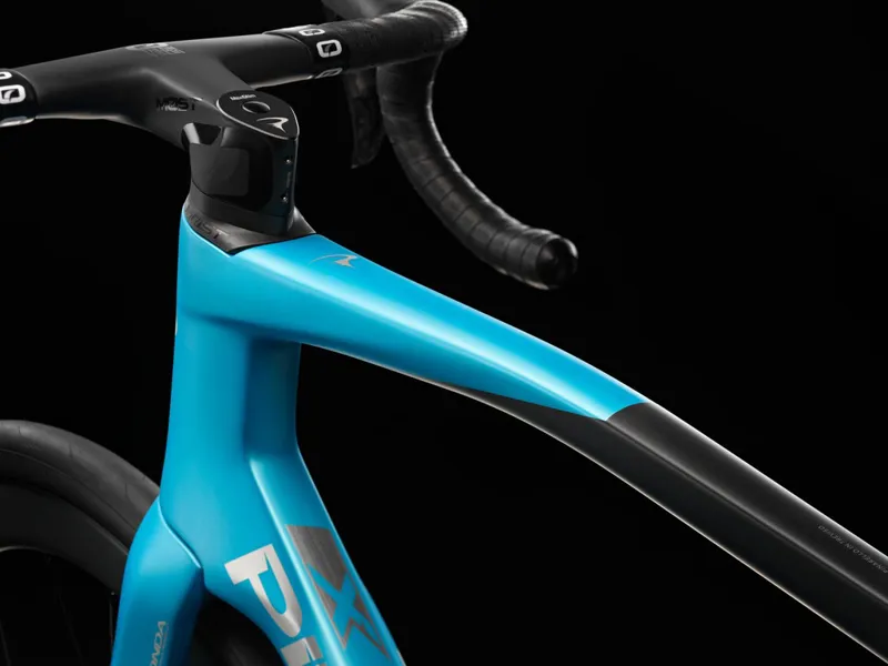 Pinarello X7 : Shimano ULTEGRA Di2 and MOST Carbon UF45 : LAGOON BLUE-9