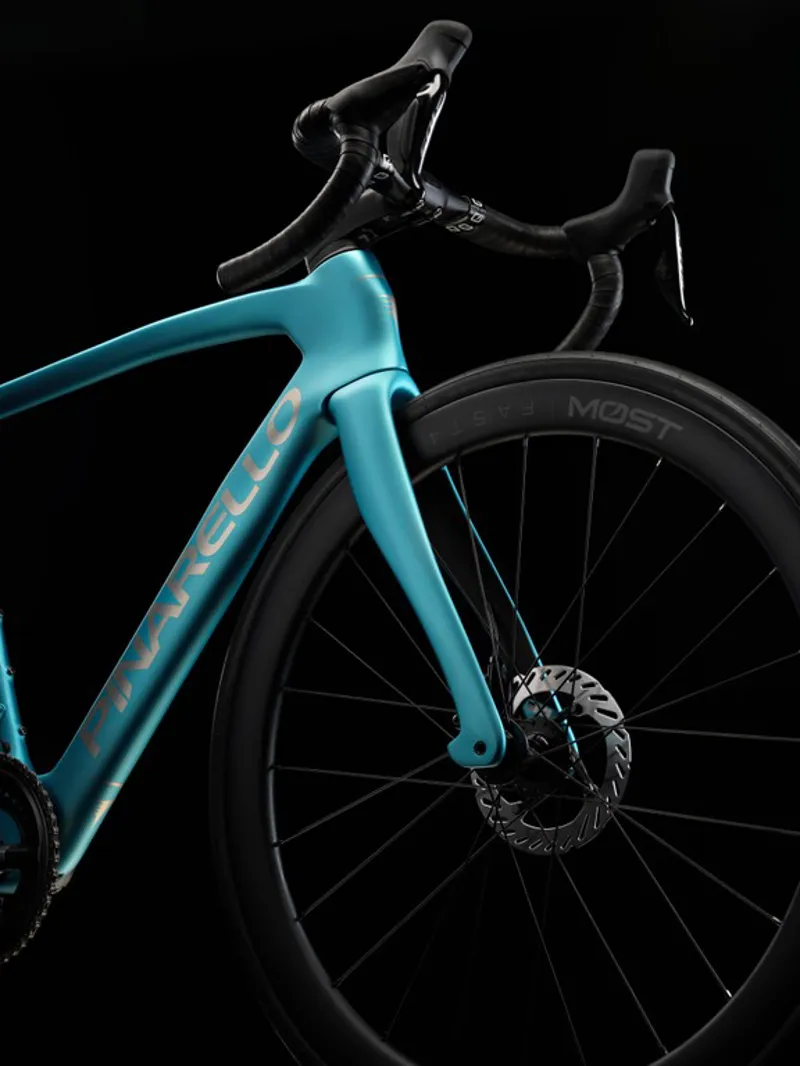 2027 Pinarello F5 105 Di2 + Ultrafast 45 Wheels : Azzurra Lumina-3