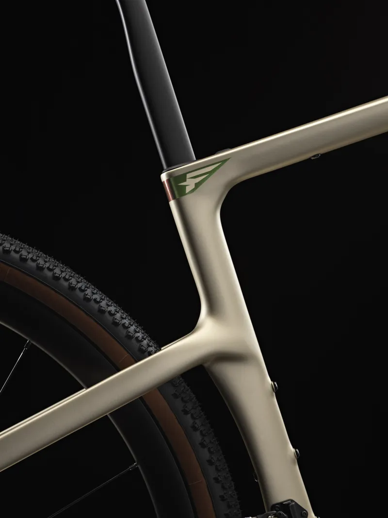 Pinarello Grevil F1 : Shimano GRX610 2x11 : Atlai Dust-6