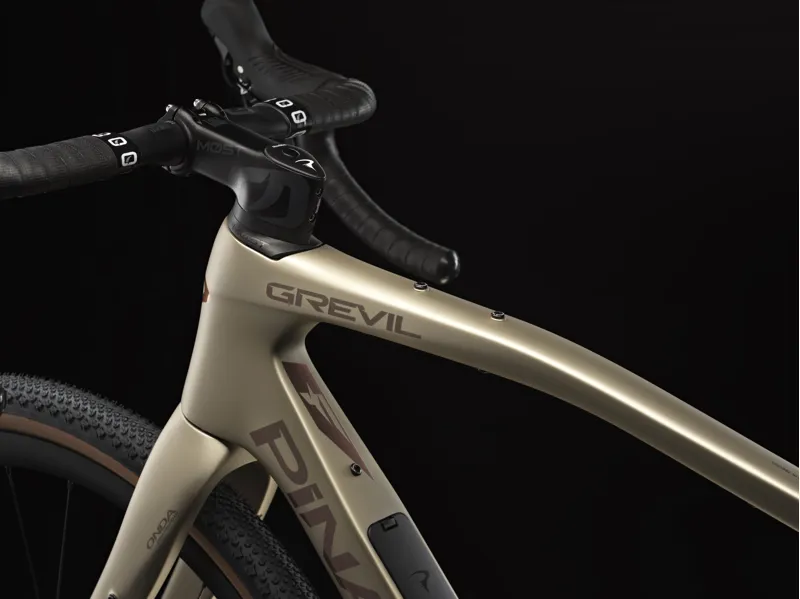 Pinarello Grevil F1 : Shimano GRX610 2x11 : Atlai Dust-8