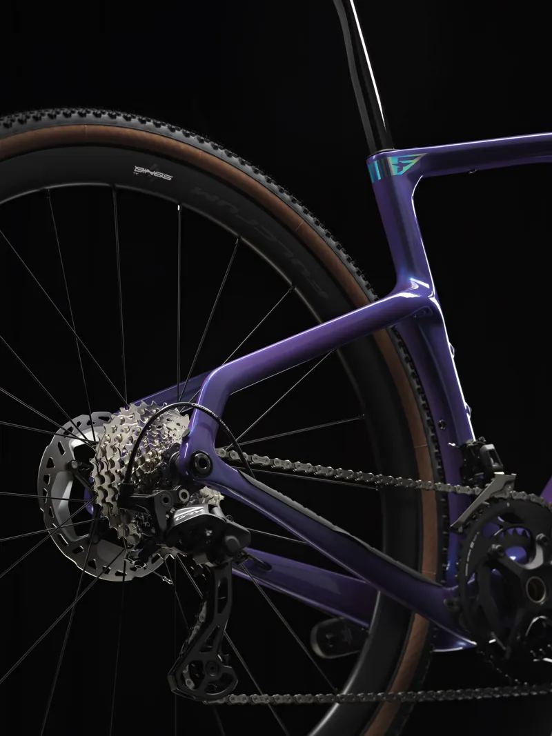 Pinarello Grevil F3 : SRAM Apex AXS 1x12 : Patagonia Frost-7