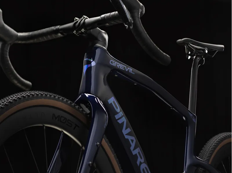 Pinarello Grevil F5 : SRAM Rival AXS 1x13 XPLR : Lapland Sky-4