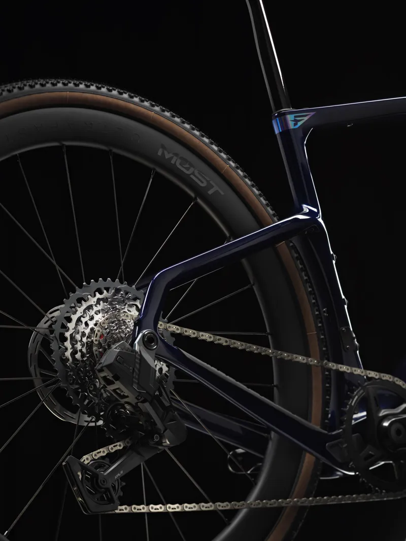Pinarello Grevil F5 : SRAM Rival AXS 1x13 XPLR : Lapland Sky-7