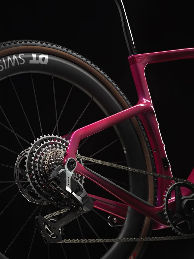 Pinarello Grevil F9 : SRAM Red AXS 1x13 XPLR : Lunar Bloom-6
