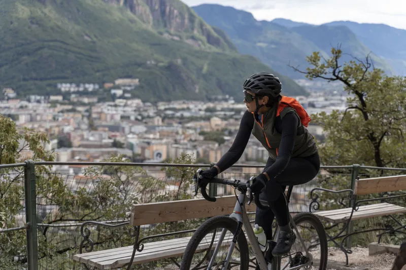 Q36.5 WOMENS Adventure Insulation Vest : BLACK-8