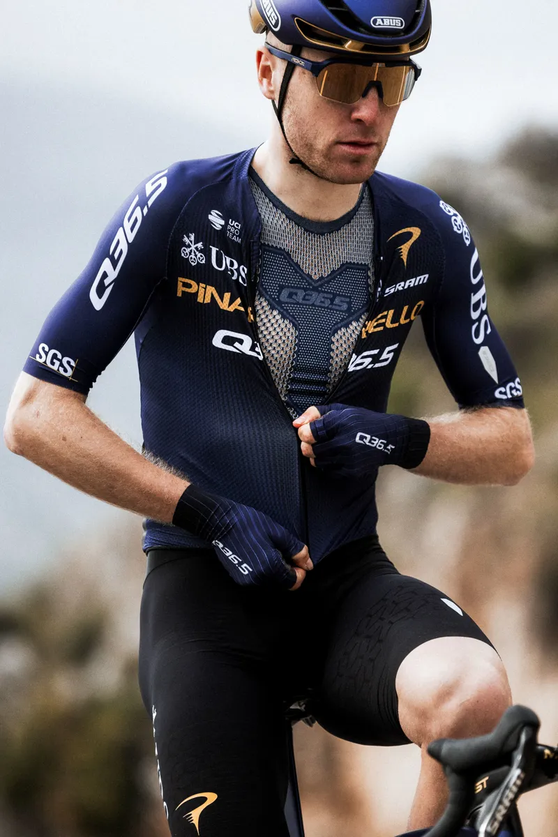 Q36.5 Gregarius Clima PRO : Pinarello - Q36.5 PRO Cycling Team Jersey-4