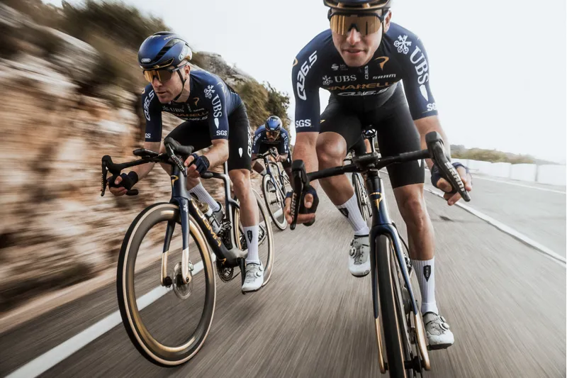 Q36.5 Dottore PRO : Pinarello - Q36.5 Pro Cycling Team Bib Shorts-2