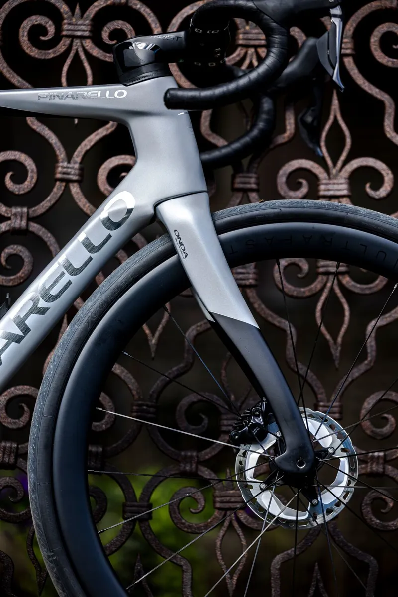 Pinarello X7 : Shimano ULTEGRA Di2 and MOST Carbon UF45: SATURN SILVER-9