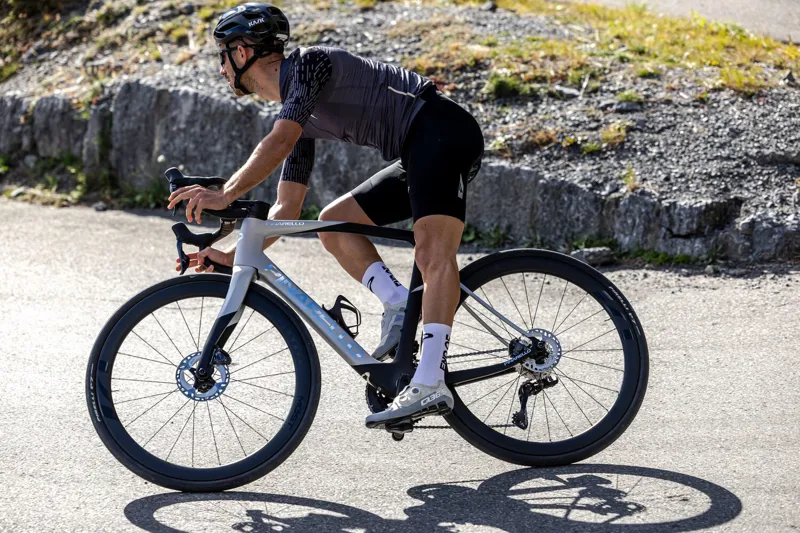 Pinarello X7 : Shimano ULTEGRA Di2 and MOST Carbon UF45: SATURN SILVER-10